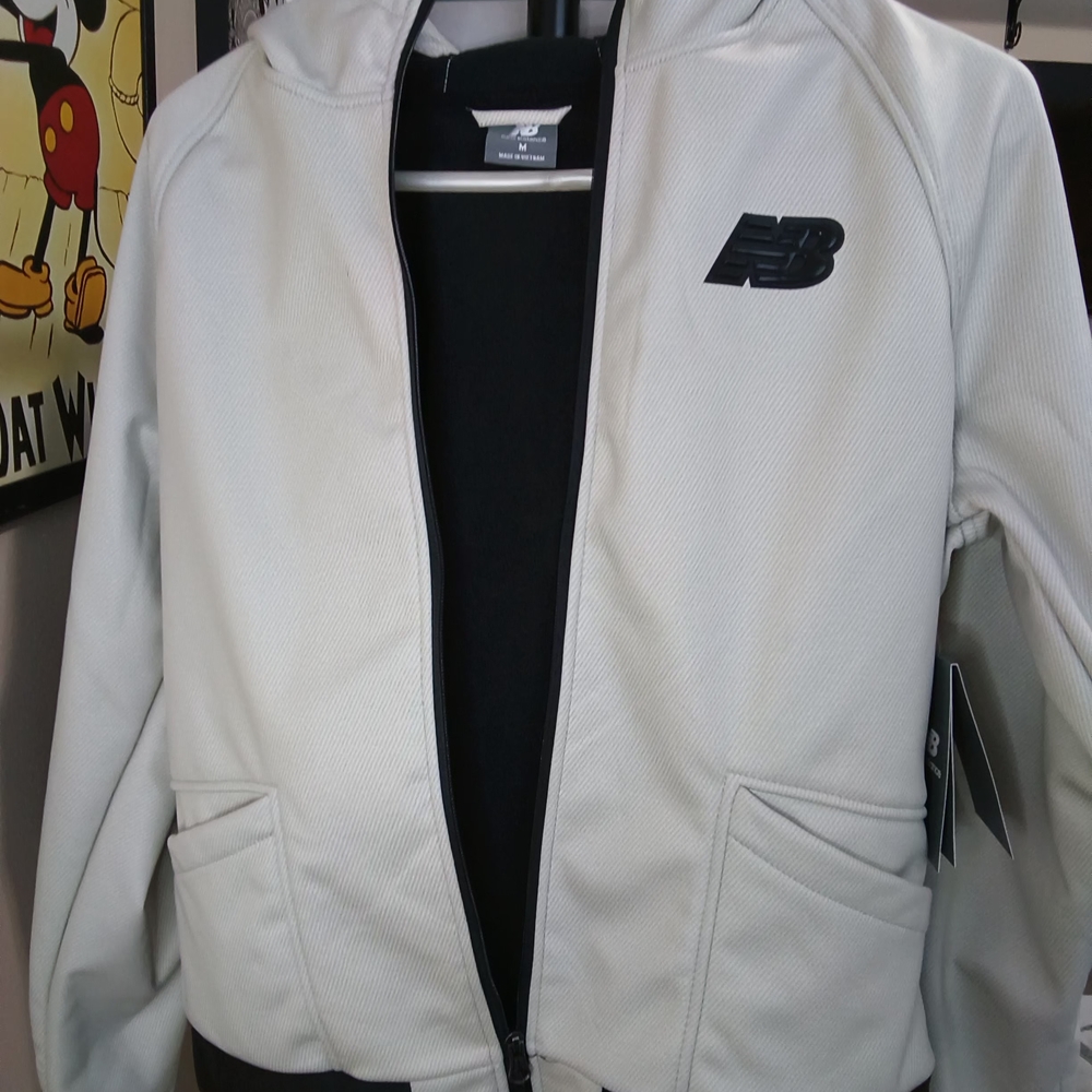 New Balance unisex Light Gray Jacket.  Nwt